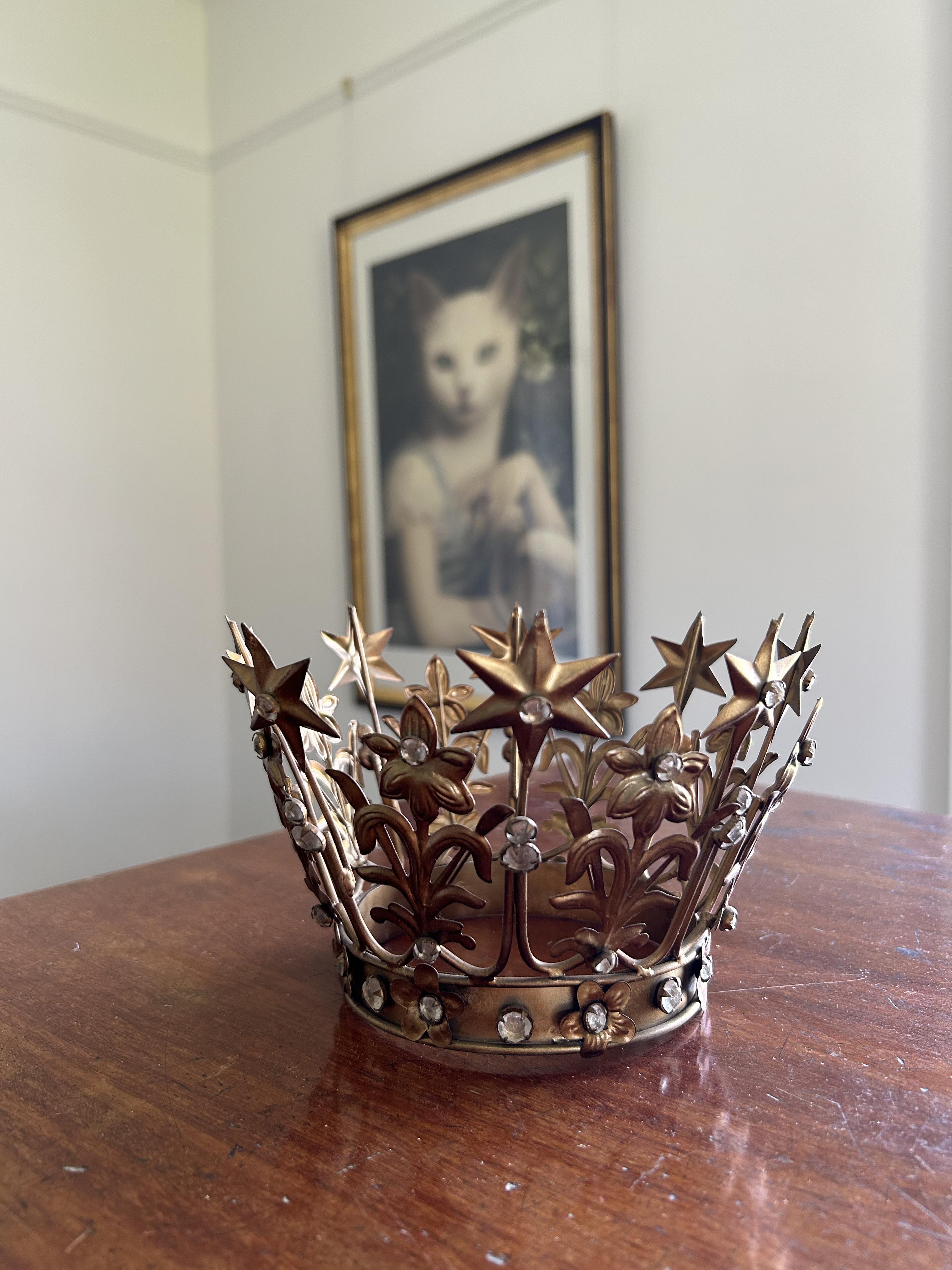 Antique Santos Crown – Gray Finch